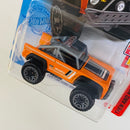 2021 Hot Wheels Then and Now Custom Ford Bronco naranja BLOR