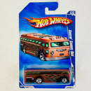 2009 Hot Wheels HW City Works Surfin School Bus marrón con flamas 5SP