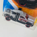 2011 Hot Wheels New Models Diesel Duty gris con negro OH5 Primera Edición