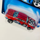 2003 Hot Wheels Vairy 8 Chevrolet Corvair 214 rojo 5SP base ZAMAC
