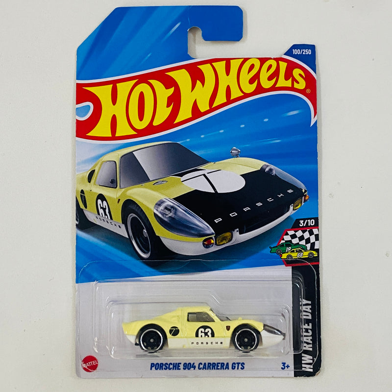 2025 Hot Wheels HW Race Day Type 7 Porsche 904 Carrera GTS beige DD8
