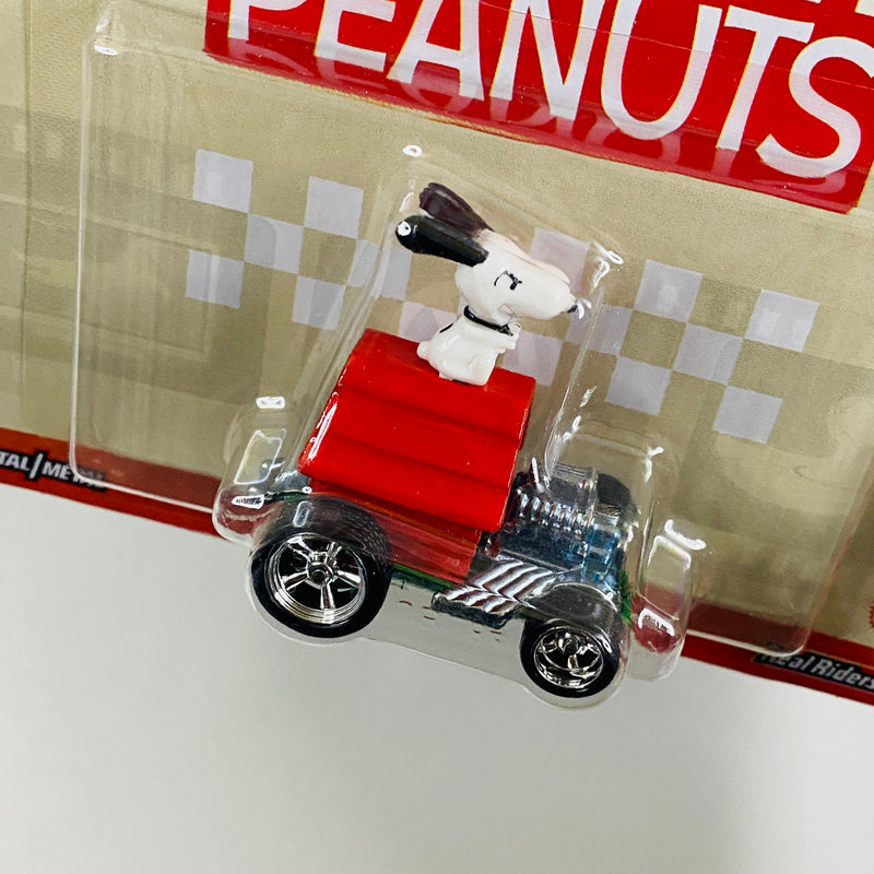 2025 Hot Wheels Premium Pop Culture Peanuts Snoopy rojo Llantas de Goma RR