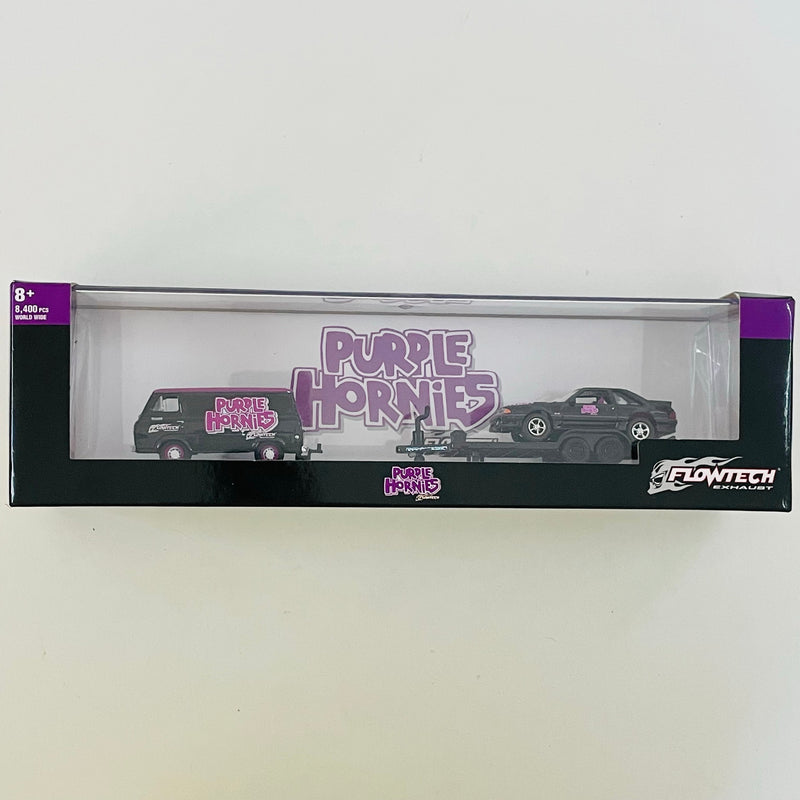 2022 M2 Machines Auto-Haulers Limited Edition 1/8,400 Purple Hornies Flowtech 1965 Ford Econoline Truck y 1988 Ford Mustang GT R56 22-15 con Llantas de Goma