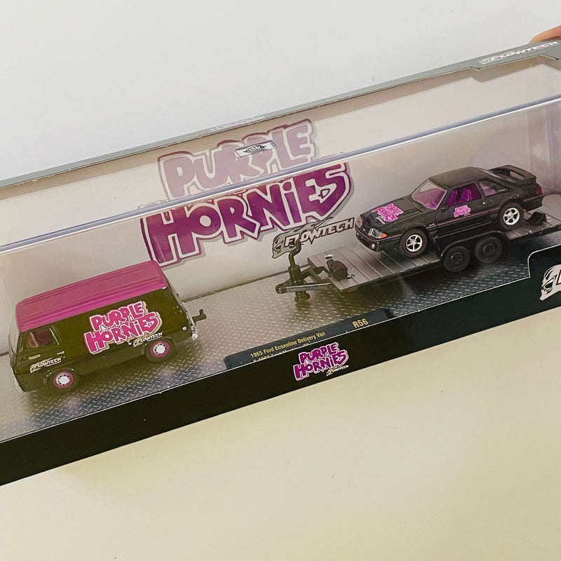 2022 M2 Machines Auto-Haulers Limited Edition 1/8,400 Purple Hornies Flowtech 1965 Ford Econoline Truck y 1988 Ford Mustang GT R56 22-15 con Llantas de Goma
