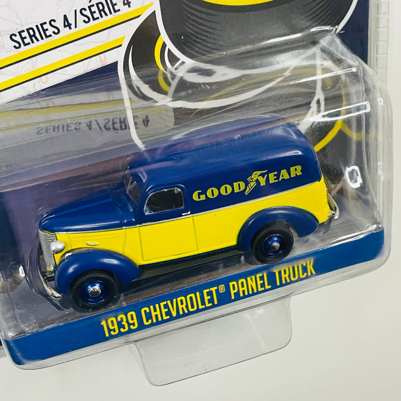 2017 Greenlight Running on Empty Goodyear 1939 Chevrolet Panel Truck amarillo con azul Llantas de Goma