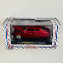 2010 M2 Machines Ground Pounders Premium Edition 1949 Mercury rojo Llantas de Goma Primera Edición - Detalle Cambio de Plataforma