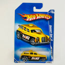 2009 Hot Wheels HW City Works Cockney Cab II dorado con negro OH5 base ZAMAC