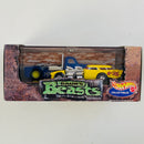 1999 Hot Wheels Collectibles Baur's Beasts Set de 2 - Go Mad 1957 Chevy Nomad, Torqued Off Camión