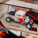 2002 Hot Wheels 100% Custom Classic Trucks Magazine Set de 2 - 32 Ford Pickup, 57 Ford Ranchero
