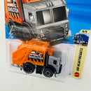 2026 Hot Wheels Treasure Hunt HW Heavyweights Total Disposal gris AD con DD8 base ZAMAC