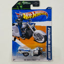 2011 Hot Wheels HW Main Street Boss Hoss Motorcycle blanco policial 5SP con MC5