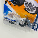 2011 Hot Wheels HW Main Street Boss Hoss Motorcycle blanco policial 5SP con MC5