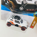 2026 Hot Wheels HW Dirt Lil Roar Mini Cooper blanco BAJA5