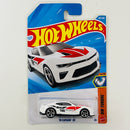 2026 Hot Wheels HW Torque 18 Camaro SS Chevrolet blanco MC5