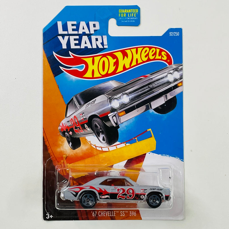 2016 Hot Wheels Leap Year Año Bisiesto 67 Chevelle SS 396 gris 5SP