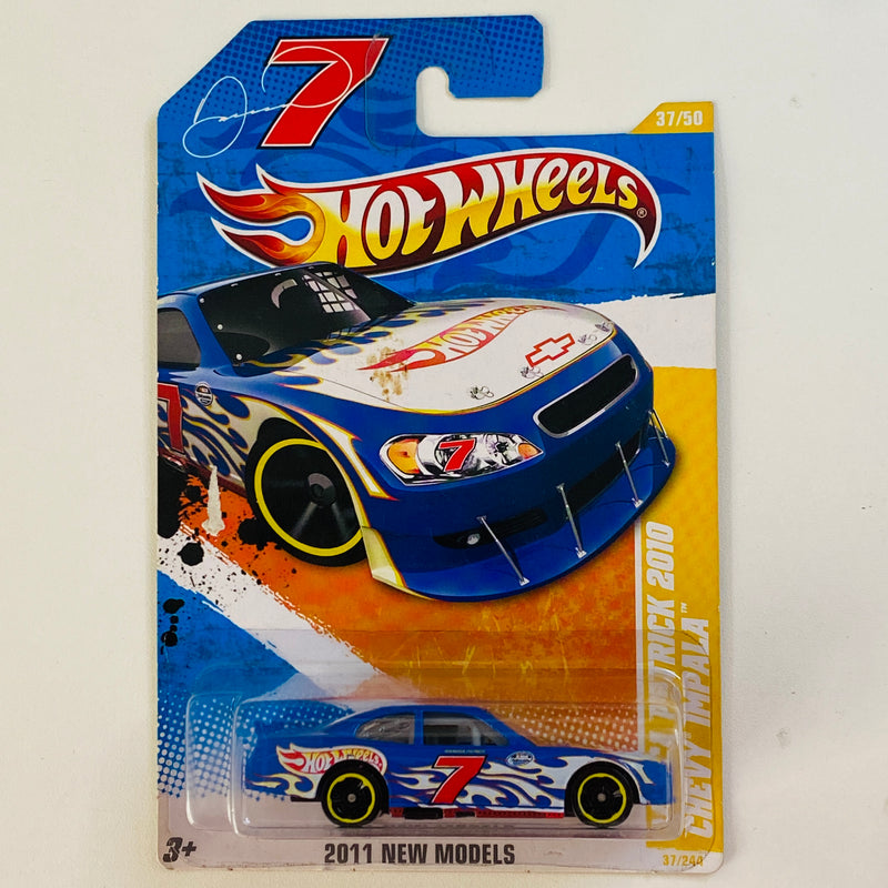 2011 Hot Wheels New Models Danica Patrick 2010 Chevy Impala azul con flamas MC5 Primera Edición