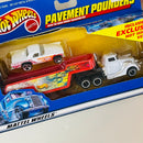 2001 Hot Wheels Pavement Pounders Exclusive 57 T-Bird Ford y camión Blown Truck