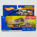2003 Hot Wheels Pavement Pounders Exclusive Scorchin Scooter y camión Blown Truck