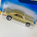 2010 Hot Wheels New Models 67 Chevelle SS 396 dorado metálico 5SP Primera Edición