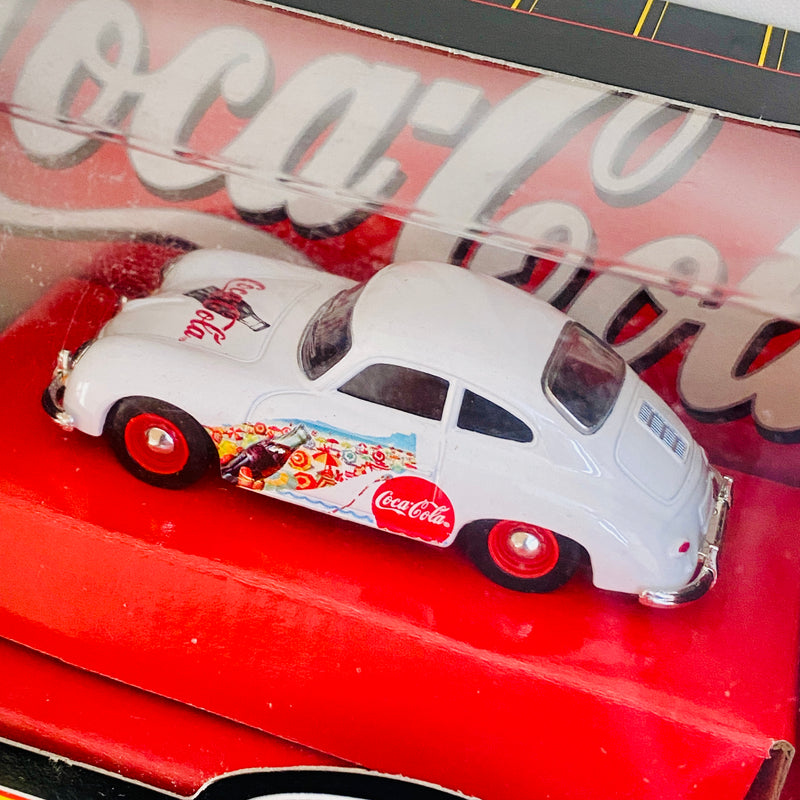 1999 Matchbox Collectibles 1:43 Coca Cola Collection Coke 1958 Porsche 356A Coupe blanco Llantas de Goma S1 - Escala 1:43