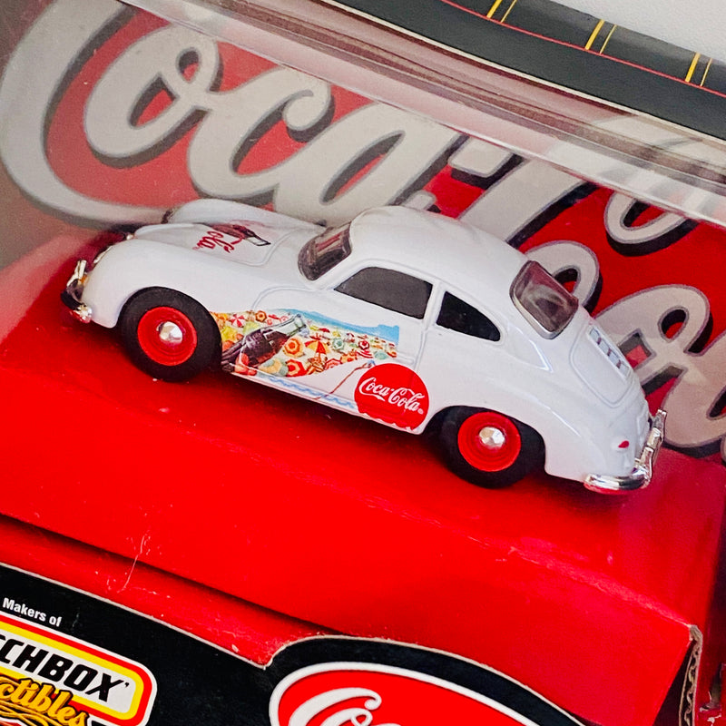 1999 Matchbox Collectibles 1:43 Coca Cola Collection Coke 1958 Porsche 356A Coupe blanco Llantas de Goma S2 - Escala 1:43