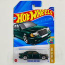 2025 Hot Wheels HW 70s vs 90s Mercedes Benz 500 E verde metálico 5SP