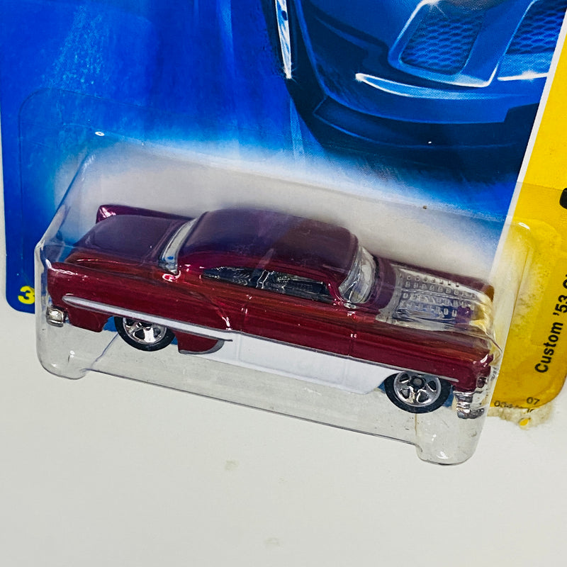2007 Hot Wheels New Models Custom 53 Chevy rojo 5SP Primera Edición