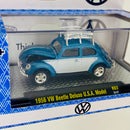 2023 M2 Machines Auto-Thentics Limited Edition Volkswagen 1956 VW Beetle Deluxe U.S.A. Model R83 azul con blanco Llantas de Goma