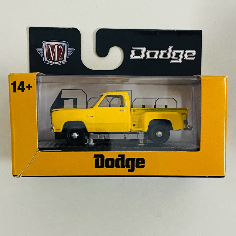 2023 M2 Machines Pikcup Trucks 78 Limited Edition 1/8,250 1978 Dodge Adventurer 150 R83 amarillo Llantas de Goma - Detalle Empaque