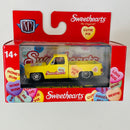 2024 M2 Machines Walmart Exclusive Sweethearts Limited Edition 1/9,250 1973 Chevrolet Cheyenne Super 10 Custom SS WMS19 amarillo Llantas de Goma