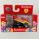 2024 M2 Machines Walmart Exclusive Sweethearts Limited Edition 1/9,250 1971 Dodge Challenger Funny Car WMS19 rojo con amarillo Llantas de Goma