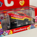 2024 M2 Machines Walmart Exclusive Sweethearts Limited Edition 1/9,250 1971 Dodge Challenger Funny Car WMS19 rojo con amarillo Llantas de Goma
