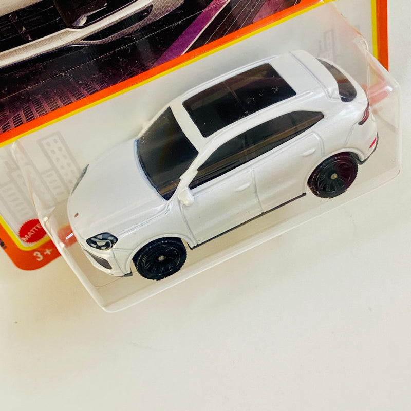 2024 Matchbox MBX Metro Porsche Cayenne Turbo blanco