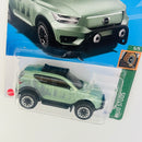 2023 Hot Wheels Mud Studs Volvo XC40 Recharge verde BLOR Primera Edición