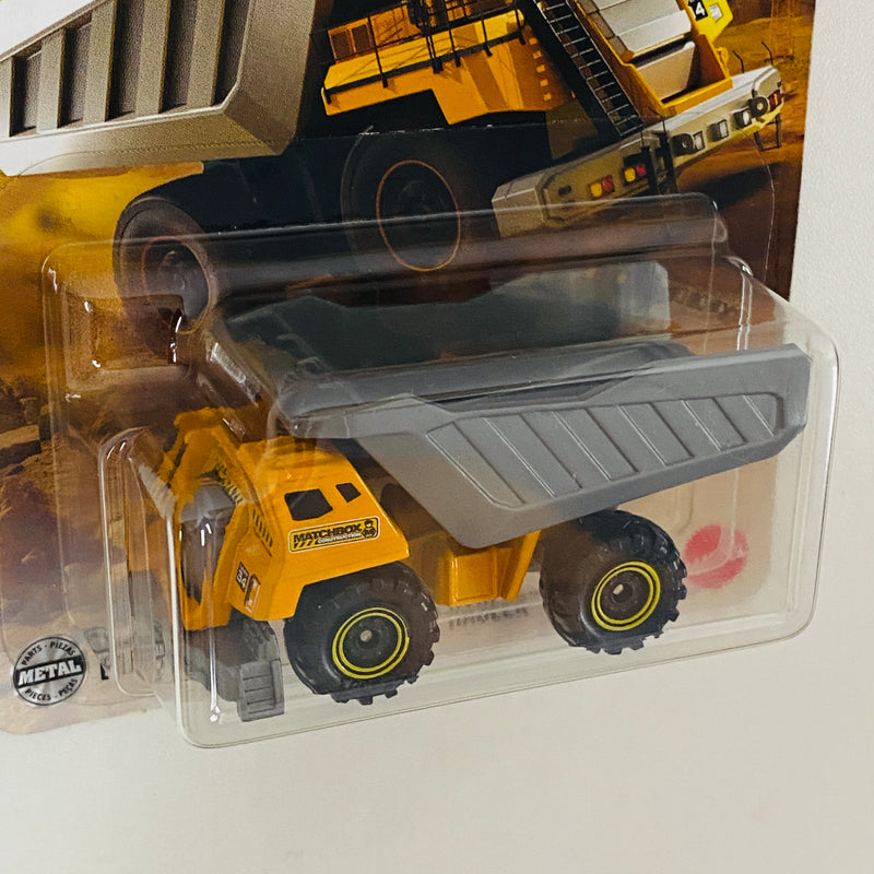 2025 Matchbox MBX Construction MBX Turf Hauler II naranja con gris Primera Edición