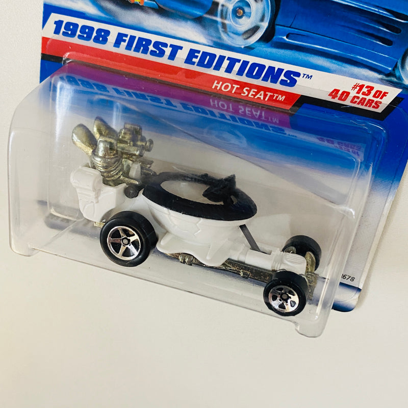 1998 Hot Wheels First Editions Hot Seat blanco 5SP base ZAMAC de Malasia Primera Edición