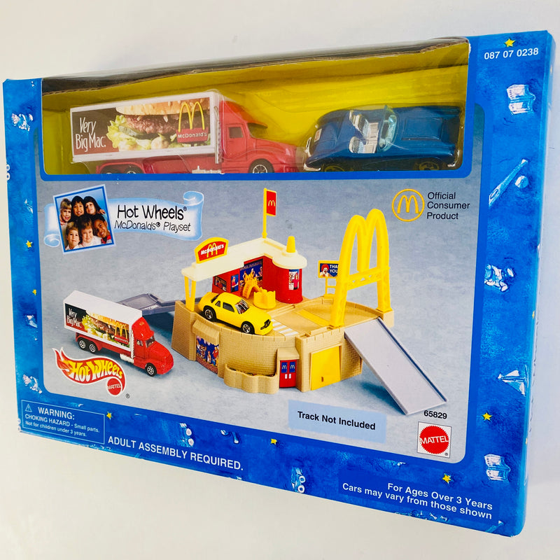 1997 Hot Wheels McDonalds Playset Sto & Go Restaurant Drive Thru incluye Camión Hauler Truck Very Big Mac y 58 Corvette Coupe Chevrolet