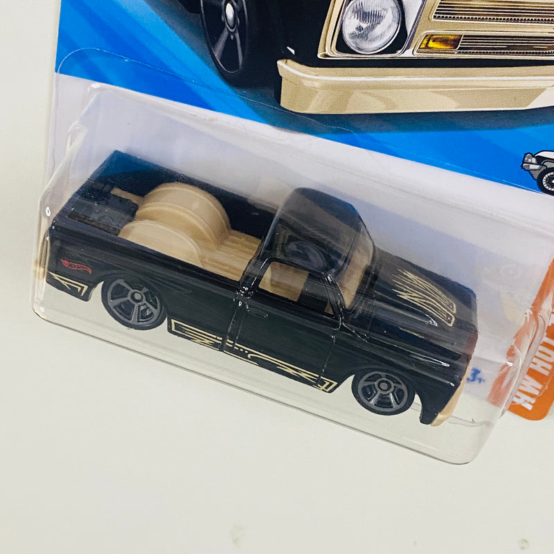 2025 Hot Wheels HW Hot Trucks 67 Chevy C10 negro MC5
