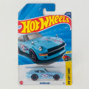 2025 Hot Wheels HW Art Cars Datsun 240Z Nissan celeste con flores sakura J5 Tarjeta Internacional