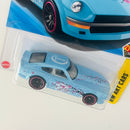 2025 Hot Wheels HW Art Cars Datsun 240Z Nissan celeste con flores sakura J5 Tarjeta Internacional