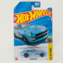 2025 Hot Wheels HW Art Cars Datsun 240Z Nissan celeste con flores sakura J5
