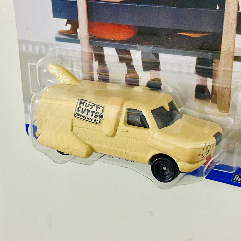2025 Hot Wheels Premium Pop Culture Dumb and Dumber Mutt Cutts Van El Tonto y El Más Tonto beige texturizado Llantas de Goma RR