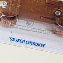 2023 Hot Wheels Treasure Hunt Mud Studs 95 Jeep Cherokee blanco BLOR