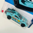 2023 Hot Wheels Treasure Hunt HW Sports Rise 'N Climb celeste DD8 con 2 Motos