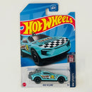 2023 Hot Wheels Treasure Hunt HW Sports Rise 'N Climb celeste DD8 con 2 Motos