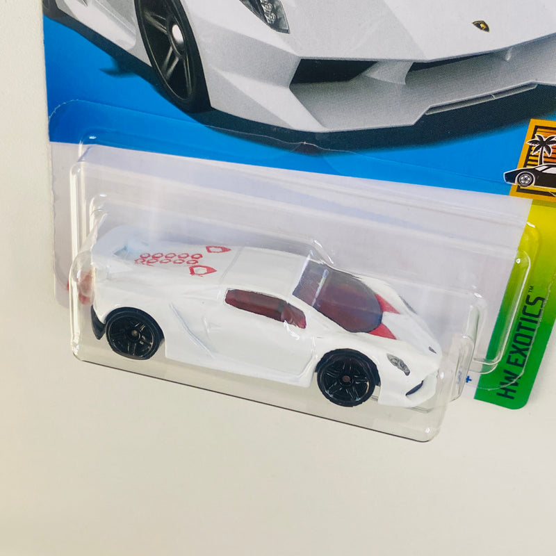 2024 Hot Wheels HW Exotics Lamborghini Sesto Elemento blanco PR5