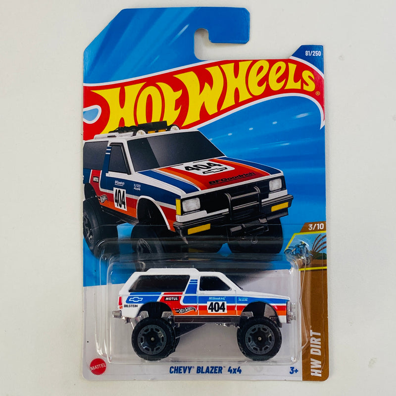 2025 Hot Wheels HW Dirt Chevy Blazer 4x4 blanco BLOR