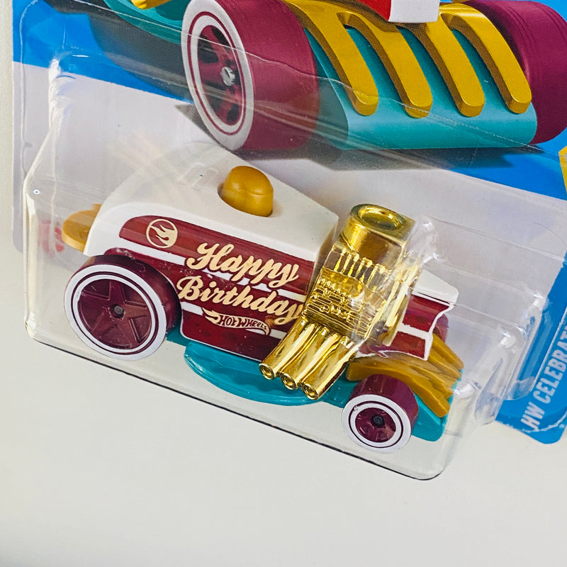 2025 Hot Wheels Treasure Hunt HW Celebration Racers Birthday Burner blanco 5SP