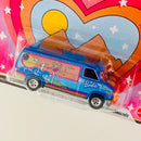 2026 Hot Wheels Premium Pop Culture Barbie Custom GMC Panel Van azul Llantas de Goma RR base ZAMAC