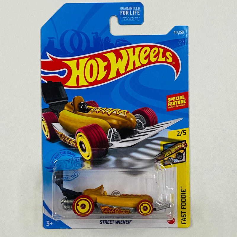 2021 Hot Wheels Treasure Hunt Fast Foodie Street Wiener amarillo AD base ZAMAC